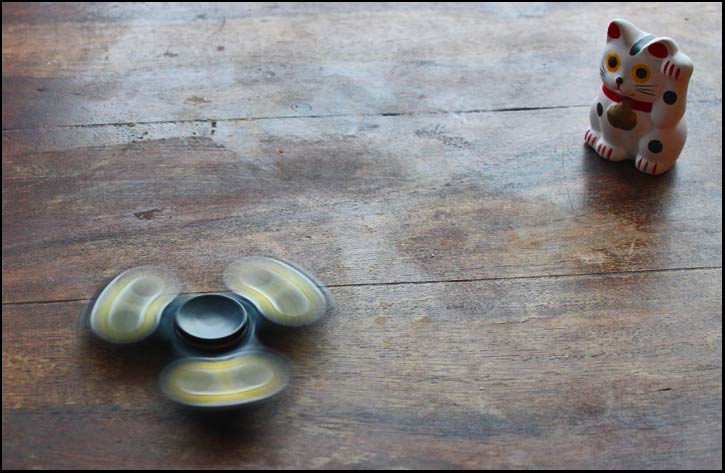 Hand spinners jaune et noir