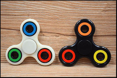 Hand spinners blanc et noir